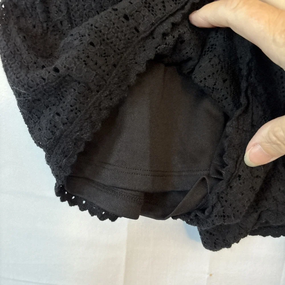 Black Lined Crochet shorts w/elastic Waist Size S Casual Summer Beach Shorts